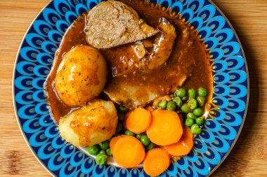 Londra İngiltere, Eylül 04 2025, Geleneksel Klasik Kuzu çevirme Pazar Kızartma Yemeği