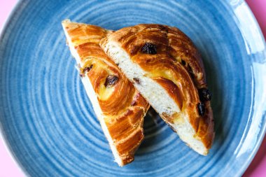Londra İngiltere, Eylül 07 2025, Tek Ağrı Aux Raisin Cut in Half On A Plate
