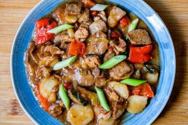 Londra İngiltere, Eylül 08 2025, Çin usulü Pork Char Siu Hoisin ve Sebzeli Zencefil Sosu