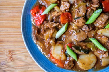 Londra İngiltere, Eylül 08 2025, Çin usulü Pork Char Siu Hoisin ve Sebzeli Zencefil Sosu