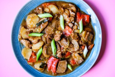 Londra İngiltere, Eylül 08 2025, Çin usulü Pork Char Siu Hoisin ve Sebzeli Zencefil Sosu