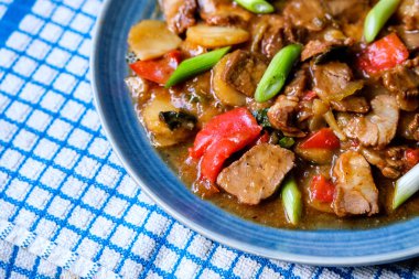 Londra İngiltere, Eylül 08 2025, Çin usulü Pork Char Siu Hoisin ve Sebzeli Zencefil Sosu