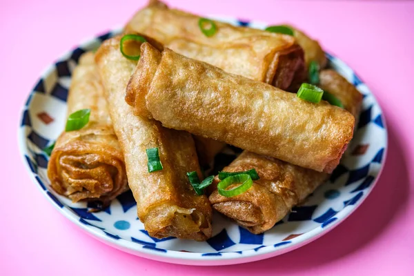 Londra İngiltere, 11 Eylül 2025, Klasik Çin Stili Sebzeli Bahar Ekmeği