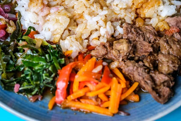 Londra İngiltere, 18 Eylül 2025, Kore usulü Biberli Pirinç ve Sebzeli Biftek