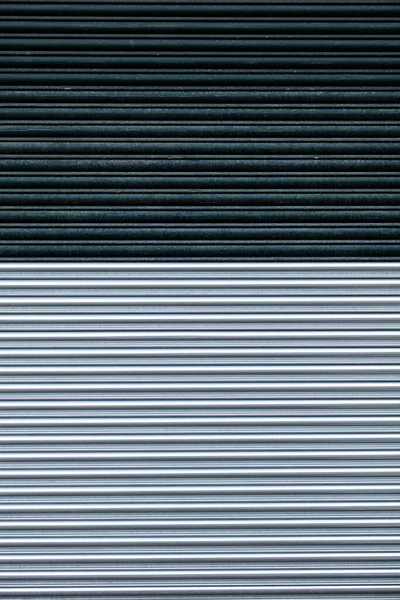 Londra İngiltere 15 Eylül 2025, Alüminyum Güvenlik Deklanşörünün Soyut Görüntüsü