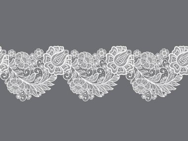 Güzel, dikişsiz çiçek danteli kenarları var..