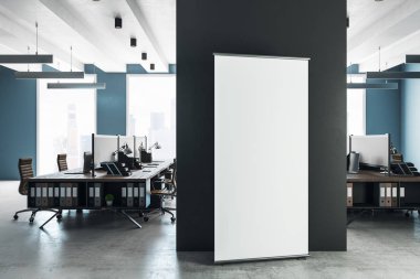 Mobilya, gün ışığı ve boş billboard modern coworking iç. Reklam kavramı. Alay etmek yukarıya, 3d render 