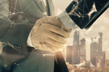İki işadamı el sıkışması ile Cityscape arka planda çizim soyut teknoloji çift pozlama. İş içinde teknoloji rolü kavramı