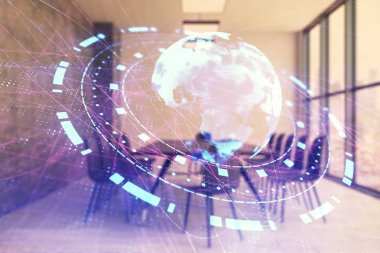 Konferans odası arka planda dünya hologram çift pozlama. Uluslararası iş konsepti