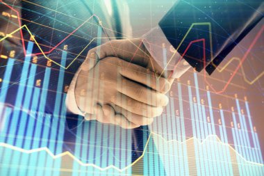 İki işadamı el sıkışması ile soyut arka planda Forex grafik Multi pozlama. Hisse senedi piyasasında başarı kavramı