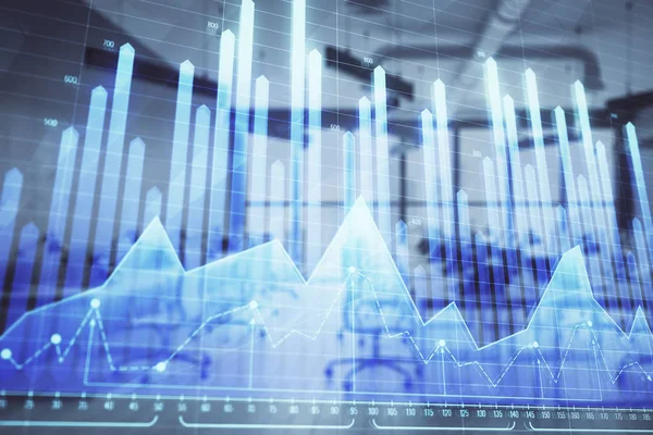 Gráfico del mercado de valores y bonos con escritorio de negociación interior de la oficina bancaria en segundo plano. Exposición múltiple. Concepto de análisis financiero — Foto de Stock