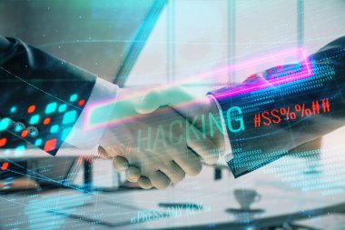 Ofis arka plan üzerinde iki erkek el sıkışma ile hack tema hologram çift pozlama. Veri güvenliği kavramı