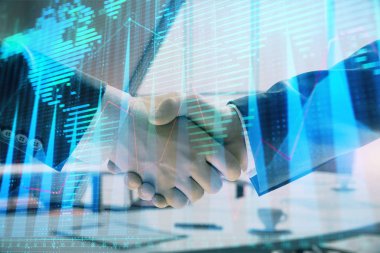 İki işadamı el sıkışması ile ofis arka planda mali grafik ve harita çok pozlama. İş başarısı kavramı