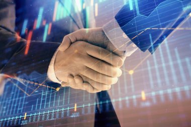 İki işadamı el sıkışması ile soyut arka planda Forex grafik Multi pozlama. Hisse senedi piyasasında başarı kavramı