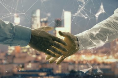 İki işadamı el sıkışması ile Cityscape arka planda çizim soyut teknoloji çift pozlama. İş içinde teknoloji rolü kavramı