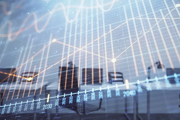 Gráfico del mercado de valores y bonos con escritorio de negociación interior de la oficina bancaria en segundo plano. Exposición múltiple. Concepto de análisis financiero — Foto de Stock