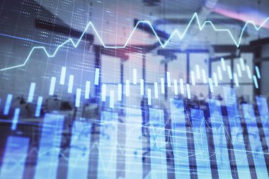 Arka planda ticaret masası banka Ofisi İç ile stok ve tahvil piyasa grafiği. Çok pozlama. Finansal analiz konsepti