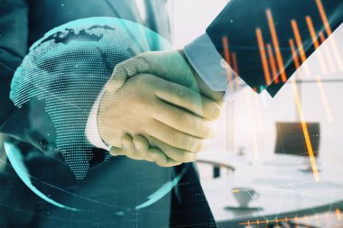 İki işadamı el sıkışması ile ofis arka planda mali grafik ve harita çok pozlama. İş başarısı kavramı