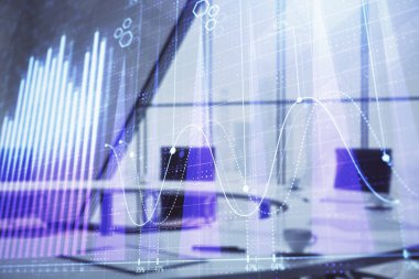 Konferans odası arka planda Forex çizelgesine çift pozlama. Hisse senedi piyasası analizi konsepti