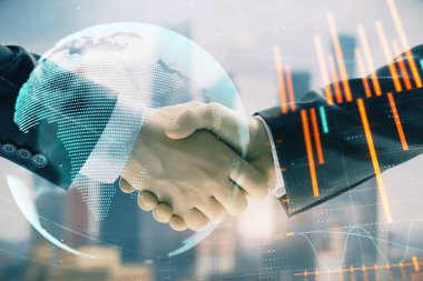 İki işadamı el sıkışması ile Cityscape arka planda mali grafik ve Dünya haritasına çift pozlama. Uluslararası yatırım konsepti