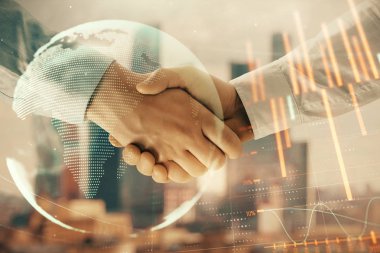 İki işadamı el sıkışması ile Cityscape arka planda mali grafik ve Dünya haritasına çift pozlama. Uluslararası yatırım konsepti