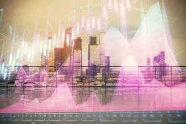 Çatı arka planda şehir görünümü ile Forex grafik hologram. Çift pozlama. Finansal analiz konsepti.