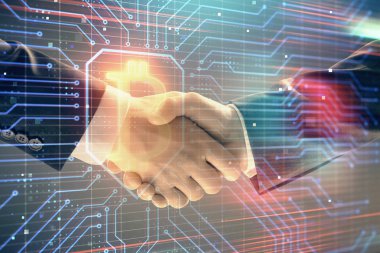 İki erkek el sıkışma ile soyut arka plan üzerinde bitcoin işareti çoklu pozlama. Kripto para birimi kavramı