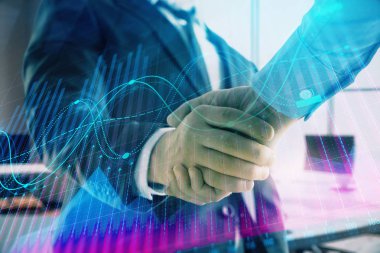 İki işadamı el sıkışması ile ofis arka planda mali grafik Multi pozlama. İş başarısı kavramı