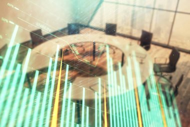 Konferans odası arka planda hisse senedi piyasası grafik Multi pozlama. Finansal analiz konsepti