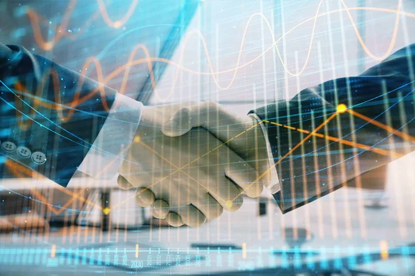 Multi exponering av finansiella graf på kontors bakgrund med två affärsmän handskakning. Koncept för framgång i näringslivet — Stockfoto