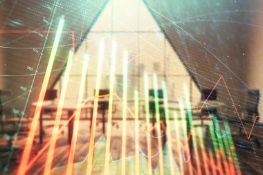 Konferans odası arka planda Forex çizelgesine çift pozlama. Hisse senedi piyasası analizi konsepti