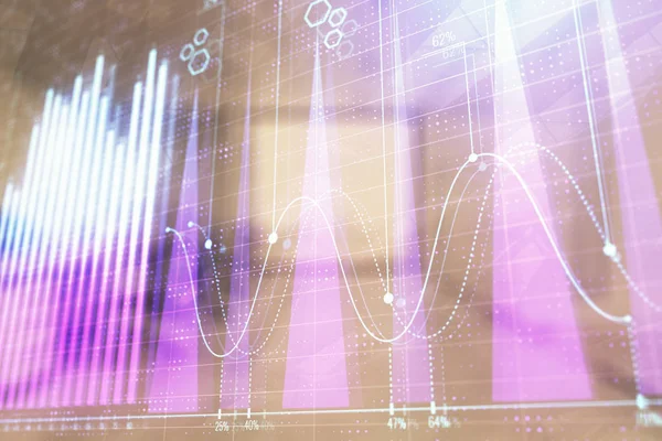Aandelenmarkt grafiek met Trading Desk bankkantoor interieur op achtergrond. Dubbele belichting. Concept financiële analyse — Stockfoto