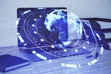 Harita hologram ve masaüstü ofis bilgisayar arka plan. Çok pozlama. Uluslararası iş konsepti