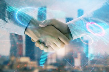 İki işadamı el sıkışması ile Cityscape arka planda Dünya Haritası çift pozlama. Uluslararası iş konsepti