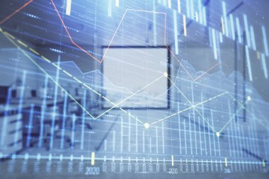 Ticaret masası banka ofisi iç arka planda stok piyasa şeması. Çift pozlama. Finansal analiz konsepti