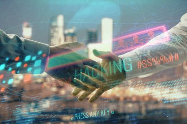 İki kişi el sıkışma ile şehir görünümü arka plan dijital suç tema hologram Çoklu pozlama. Menkul kıymetleştirme kavramı