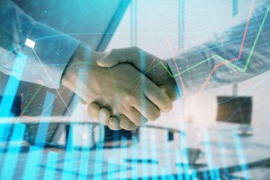 İki işadamı el sıkışması ile ofis arka planda mali grafik Multi pozlama. İş başarısı kavramı