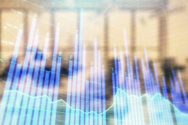 Arka planda ticaret masası banka Ofisi İç ile stok ve tahvil piyasa grafiği. Çok pozlama. Finansal analiz konsepti