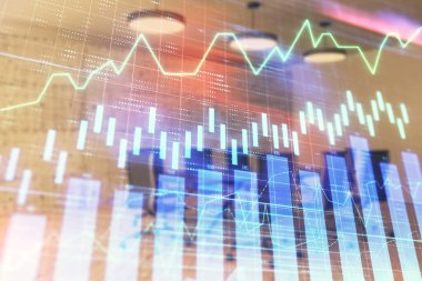Konferans odası arka planda hisse senedi piyasası grafik Multi pozlama. Finansal analiz konsepti