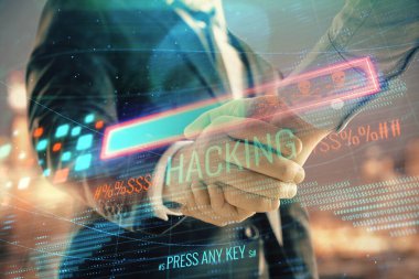 İki kişi el sıkışma ile şehir görünümü arka plan dijital suç tema hologram Çoklu pozlama. Menkul kıymetleştirme kavramı