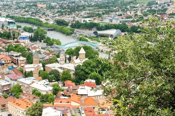 Eski Tiflis merkezinin manzarası, mimarlık binası, nehir, Gürcistan yazın güneşli bir gün, manzara