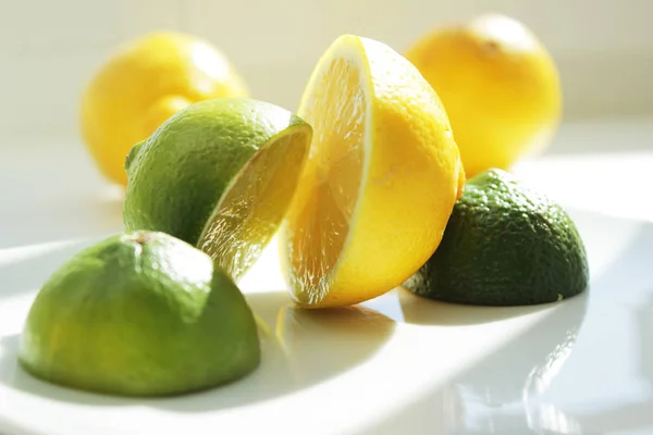  limon ve beyaz bir adam olarak kireç