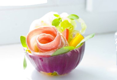  taze bahar salatası sebze üzerinden