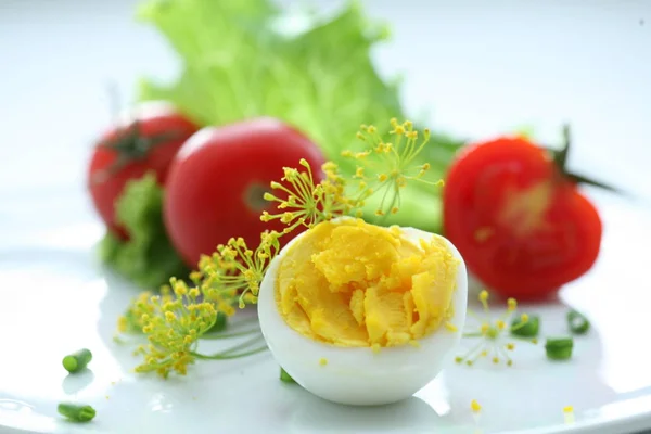  taze bahar salatası sebze ve yumurta