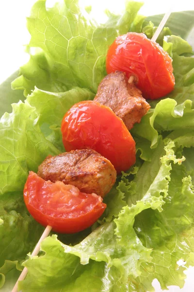 şiş, et ve sebze yaprak yeşil