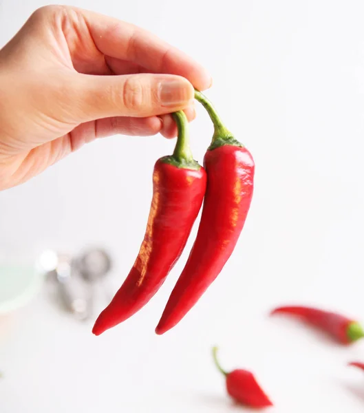 sıcak kırmızı biber. Beyaz arka plan üzerinde Şili