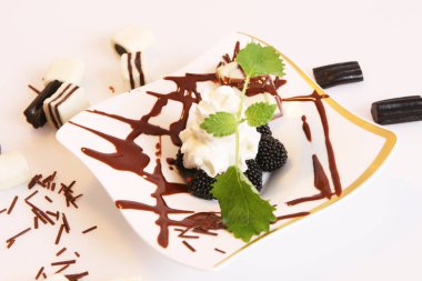 tatlı. dondurma. yoğurt. krem. çikolata tatlı