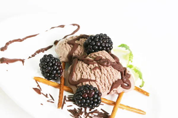 tatlı. dondurma. yoğurt. krem. çikolata tatlı