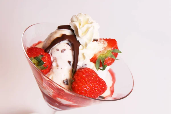 tatlı. dondurma. yoğurt. krem. çikolata tatlı