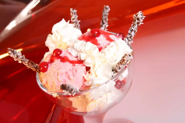 tatlı. dondurma. yoğurt. krem. çikolata tatlı